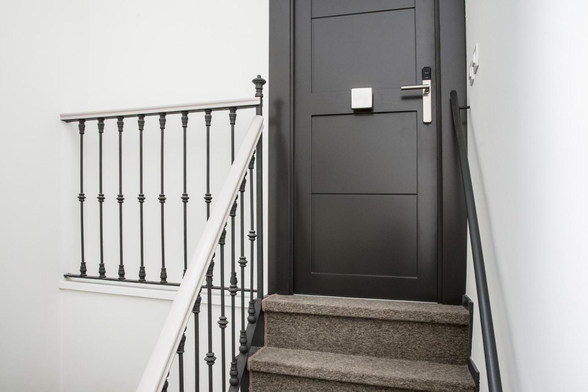 Puerta Catedral Holiday Suites, Seville